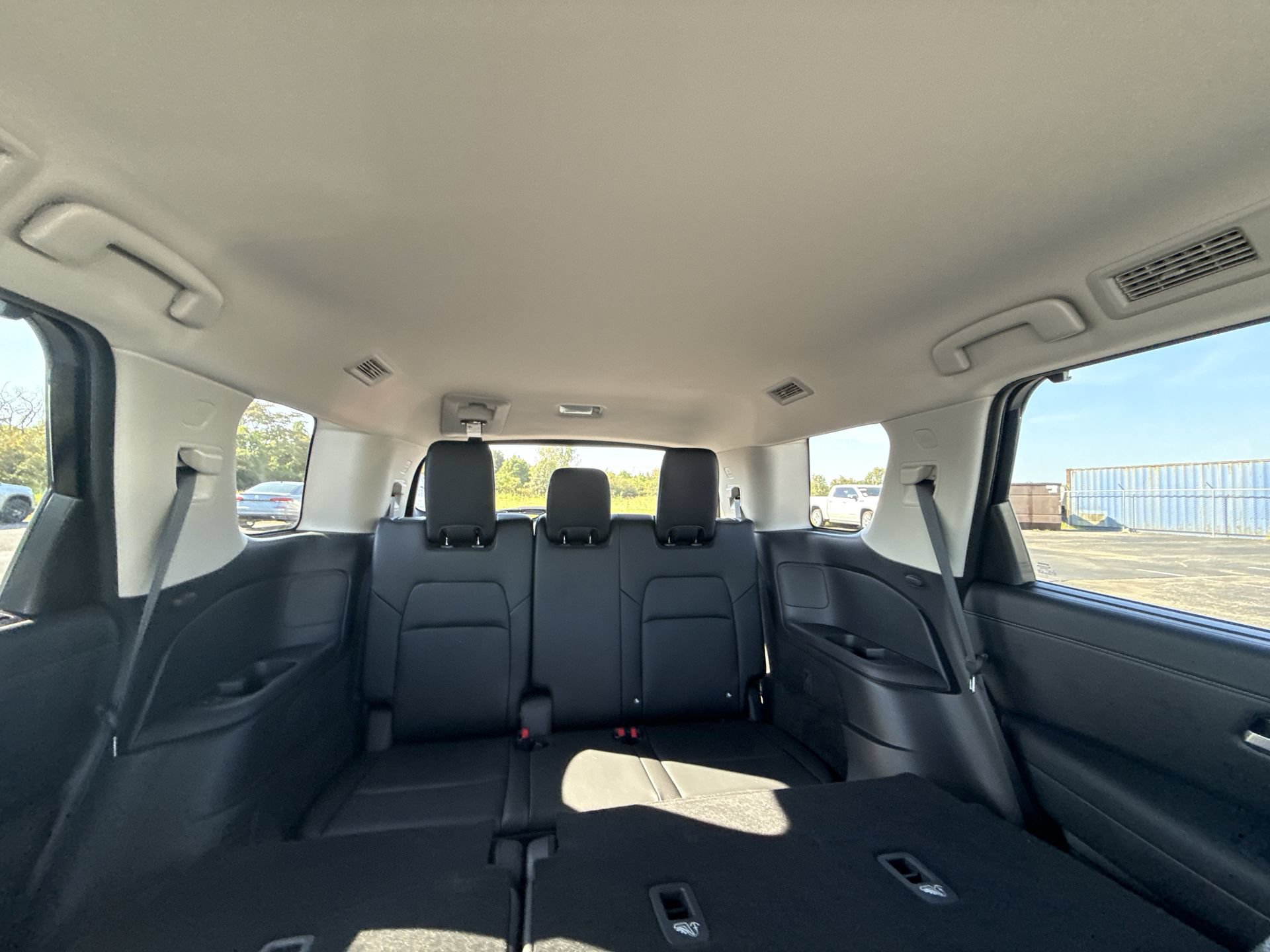 Used 2025 Nissan Pathfinder SL FWD image 28