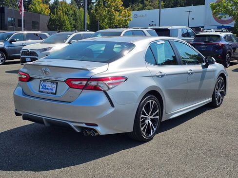 Used 2018 Toyota Camry SE w/ Moonroof Package FWD image 5