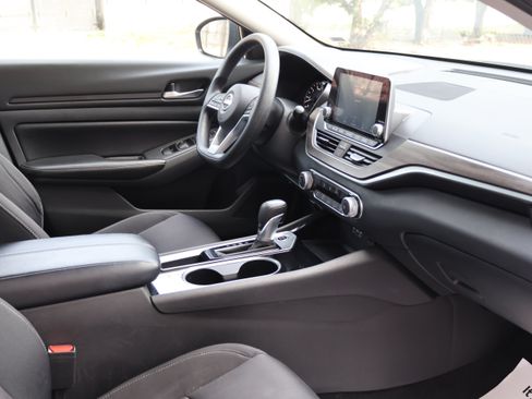 Used 2024 Nissan Altima 2.5 SV FWD image 33
