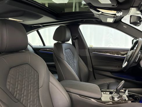 Used 2023 BMW 530i w/ Convenience Package RWD image 32