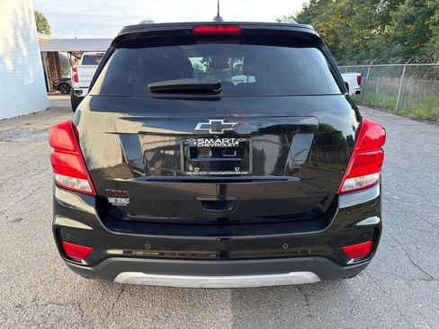 Used 2020 Chevrolet Trax LT w/ Sun & Sound Package AWD/4WD image 7