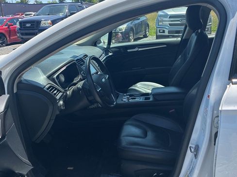 Used 2019 Ford Fusion Titanium AWD/4WD image 2