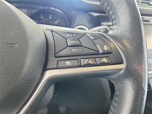 Used 2017 Nissan Rogue SL image 25