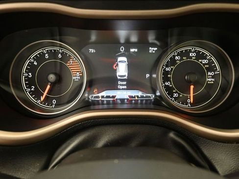 Used 2018 Jeep Cherokee Limited w/ Technology Group image 3