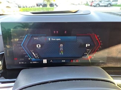 Used 2025 BMW X6 M Competition w/ Executive Package image 21