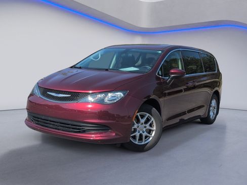 Used 2019 Chrysler Pacifica LX FWD image 2