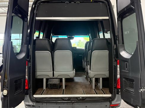 Used 2019 Freightliner Sprinter 2500 AWD/4WD image 5