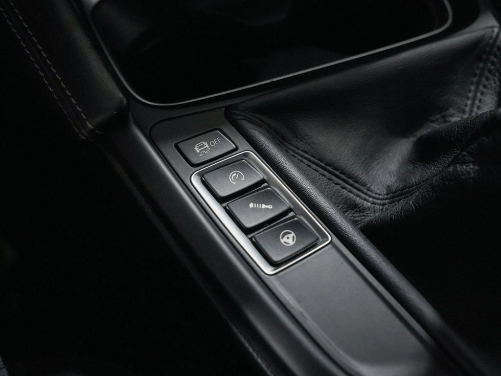 Used 2017 BMW M3 RWD image 19