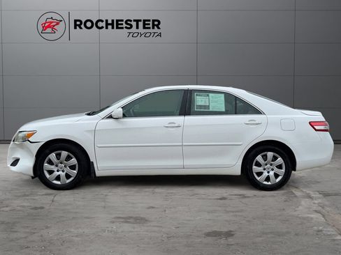 Used 2010 Toyota Camry LE FWD image 2