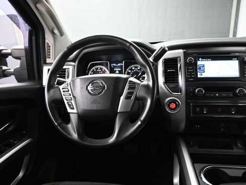 Used 2017 Nissan Titan SV image 13