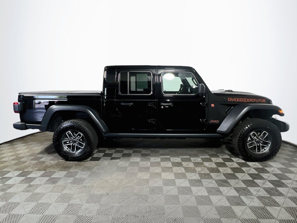 Used 2025 Jeep Gladiator Mojave w/ Convenience Group AWD/4WD image 8
