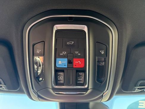 Used 2024 Jeep Grand Cherokee L Altitude AWD/4WD image 14