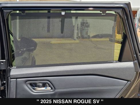 Used 2025 Nissan Rogue SV w/ SV Premium Package FWD image 31