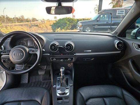 Used 2016 Audi A3 e-tron Premium Plus w/ Premium Plus Package FWD image 32