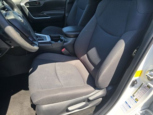 Certified 2020 Toyota RAV4 LE w/ All Weather Liner Package AWD/4WD image 20