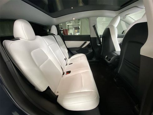 Used 2022 Tesla Model Y Performance image 29