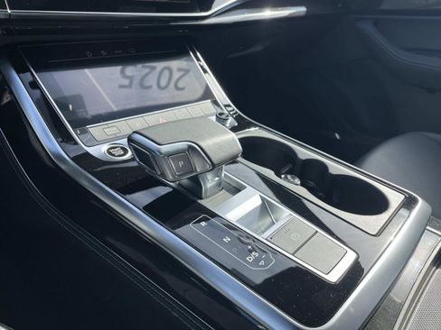 Certified 2025 Audi Q7 3.0T Premium Plus image 32