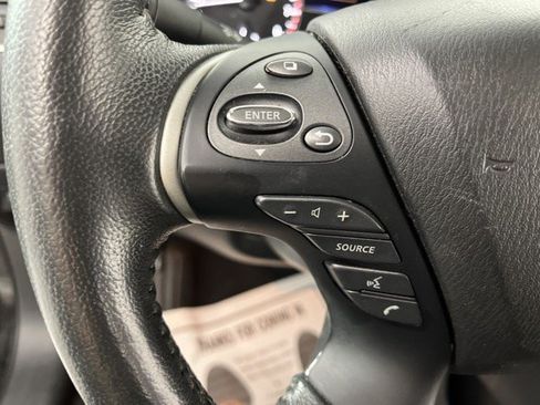 Used 2020 Nissan Pathfinder Platinum FWD image 19