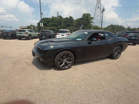 Used 2018 Dodge Challenger R/T Plus RWD image 4