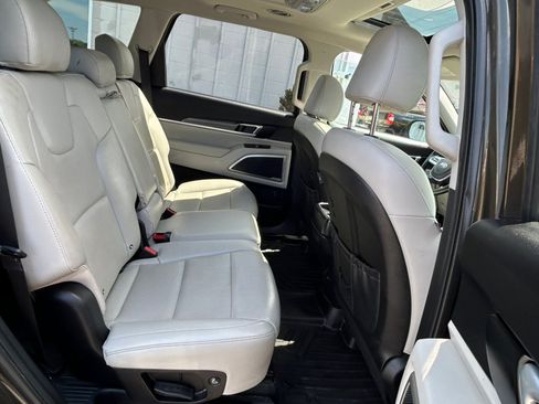 Used 2020 Kia Telluride S w/ S 8 Passenger Seating Package AWD/4WD image 15