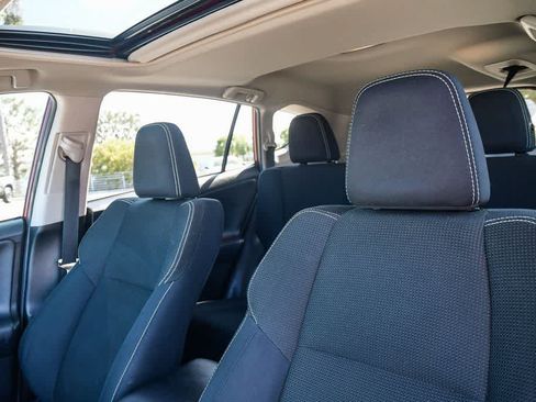 Used 2018 Toyota RAV4 XLE FWD image 17