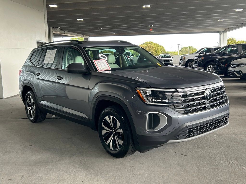 Used 2024 Volkswagen Atlas SE FWD image 3