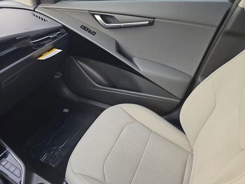 New 2026 Kia Niro EX image 18