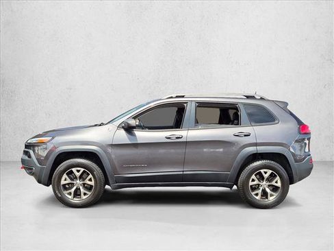 Used 2017 Jeep Cherokee Trailhawk w/ Comfort/Convenience Group AWD/4WD image 2