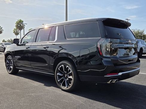 Certified 2025 Chevrolet Suburban High Country AWD/4WD image 4