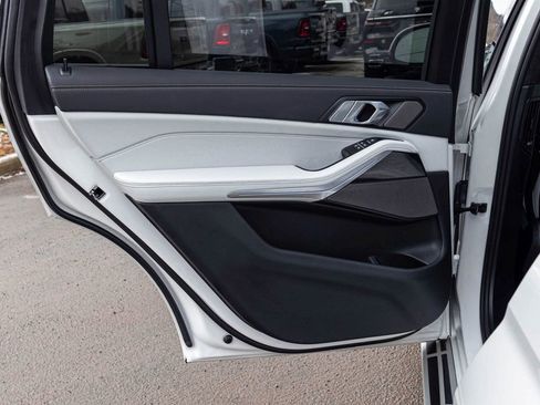 Used 2026 BMW X7 xDrive40i image 14