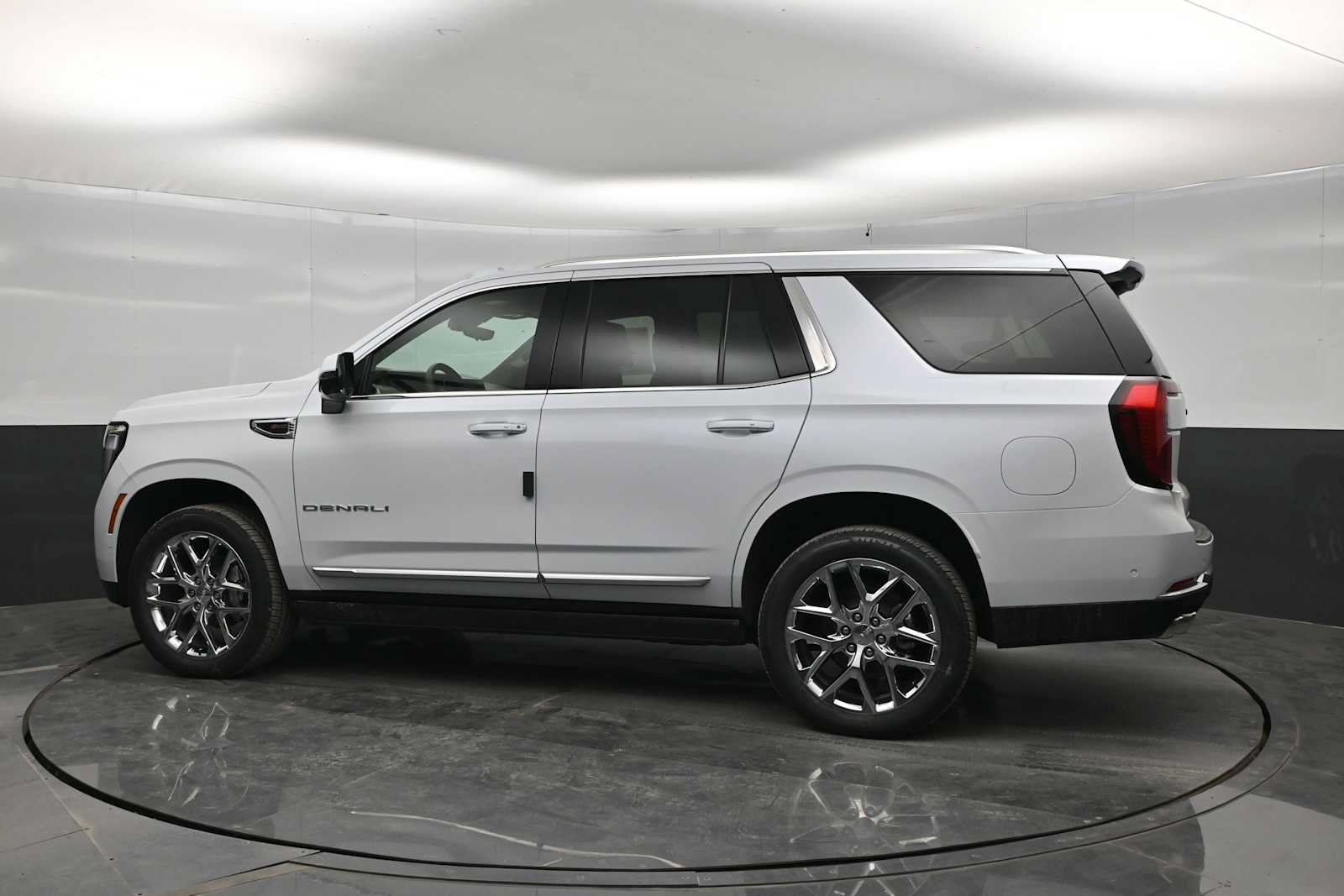 New 2027 GMC Yukon Denali w/ Denali Reserve Package AWD/4WD image 5