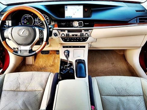 Used 2013 Lexus ES 300h w/ Luxury Pkg FWD image 14