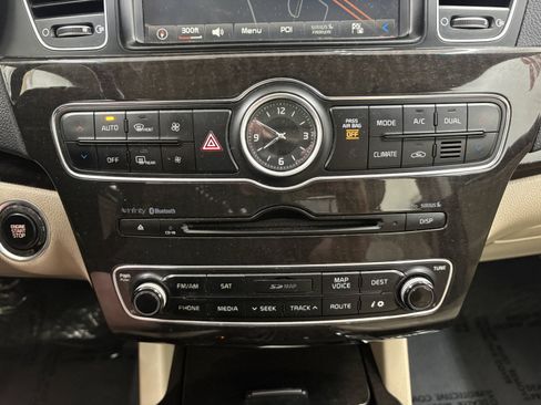 Used 2014 Kia Cadenza Premium w/ Luxury Package FWD image 18