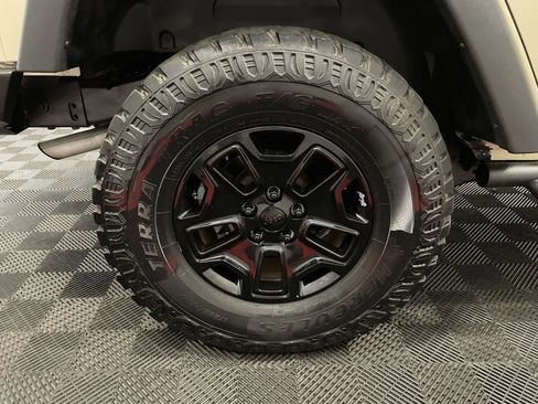 Used 2011 Jeep Wrangler Unlimited Rubicon w/ Connectivity Group AWD/4WD image 24