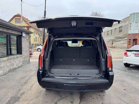 Used 2016 Cadillac Escalade Luxury image 32