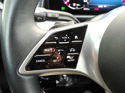 Used 2024 Mercedes-Benz GLB 250 w/ Driver Assistance Package image 39