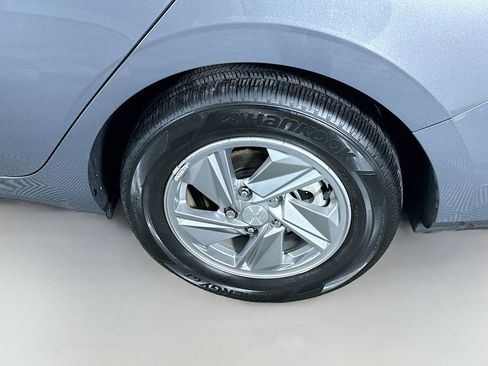 Certified 2024 Hyundai Elantra SE image 33