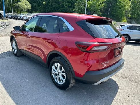 Used 2023 Ford Escape Active AWD/4WD image 3