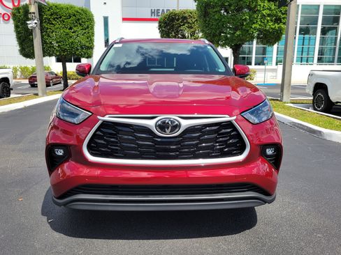 Used 2026 Toyota Highlander XLE image 4