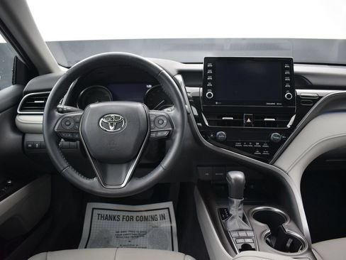 Used 2022 Toyota Camry XSE FWD image 14