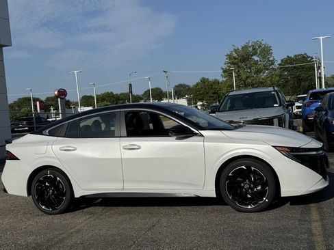 New 2026 Nissan Sentra SR w/ Floor Mat Package FWD image 26