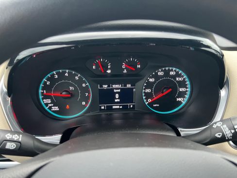 Used 2023 Chevrolet Traverse LS AWD/4WD image 9