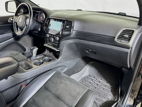 Used 2019 Jeep Grand Cherokee Altitude RWD image 28