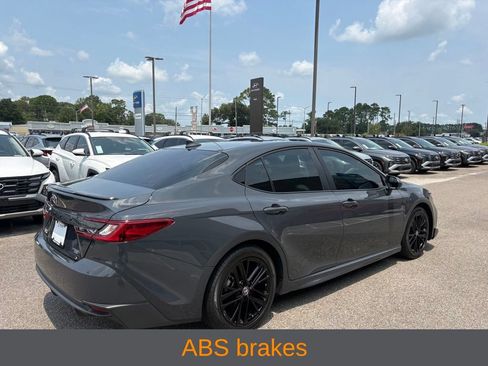 Used 2025 Toyota Camry SE FWD image 7