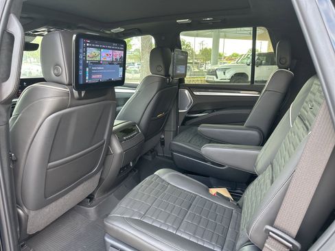 Used 2026 Cadillac Escalade V w/ LPO, ONYX Package image 7