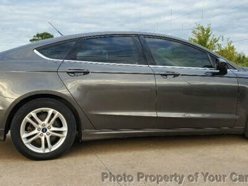 Used 2018 Ford Fusion SE w/ Fusion SE Technology Package image 12