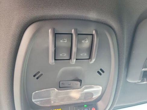 Used 2024 Chevrolet Trax RS w/ Sunroof Package FWD image 32