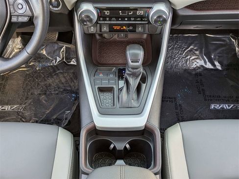 Used 2021 Toyota RAV4 Limited image 20