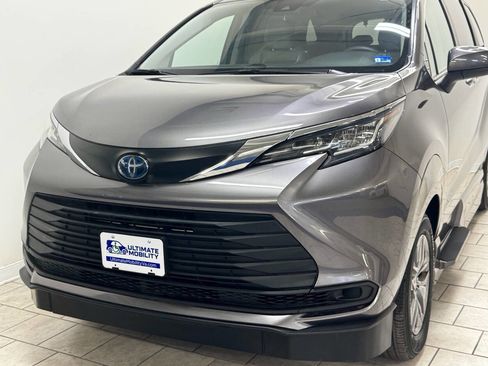 Used 2022 Toyota Sienna LE image 13