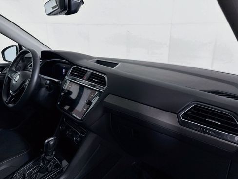 Used 2021 Volkswagen Tiguan SEL AWD/4WD image 28